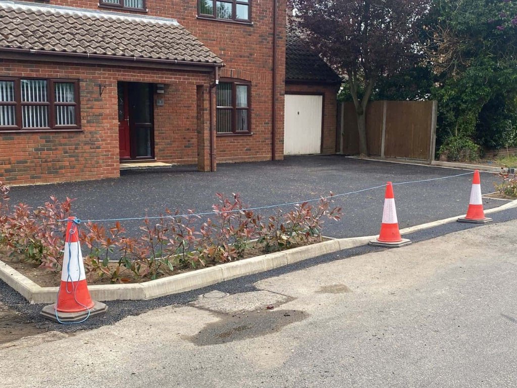 This is a newly installed tarmac driveway just installed by Canterbury Driveways